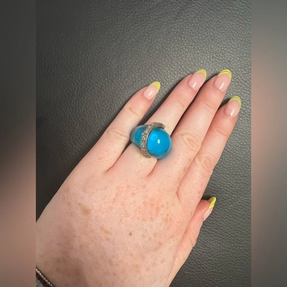 Chunky light blue ring with moving bar